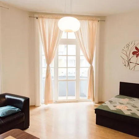 Lion In Historical Center, Old Town ברטיסלאבה