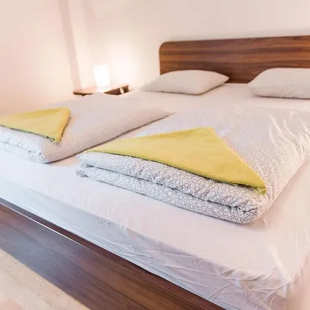 Lion In Historical Center, Old Town * ברטיסלאבה